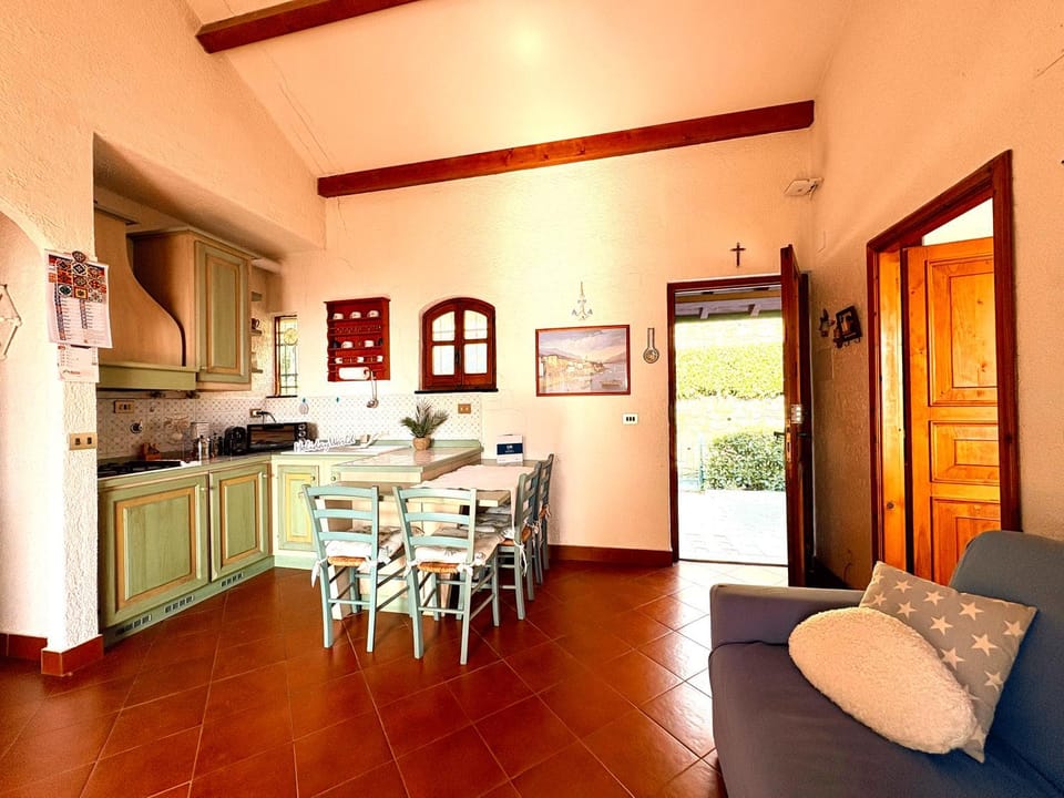 Facade/entrance, Kitchen or kitchenette