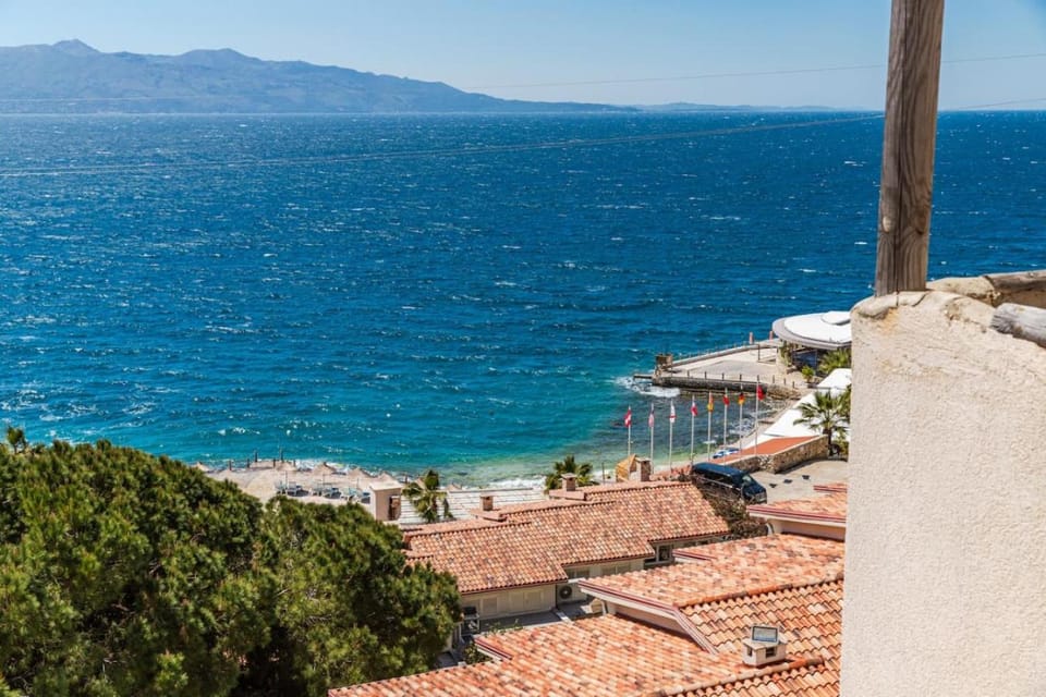 Serenity by the Sea Duplex Bougainville Resort by PikHost Apartment in Sarandë
