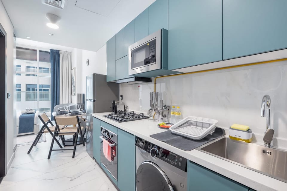 Free housekeeping visits during your stay - StayShort - Deluxe Studio in Al Barsha with Pool and Gym Access Sleeps 2 Apartment in Dubai