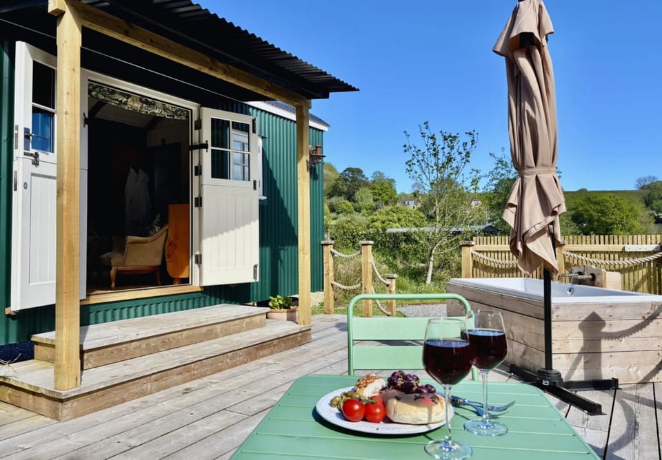 Property building, Patio, Garden, View (from property/room), Balcony/Terrace, Seating area, Garden view