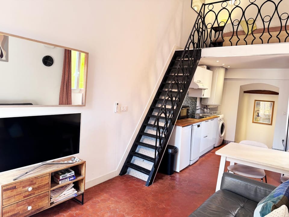 Communal lounge/ TV room, Living room