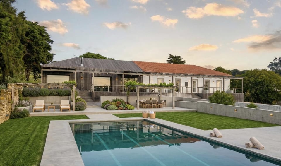 Property building, Garden, Garden view, Pool view, Swimming pool, sunbed