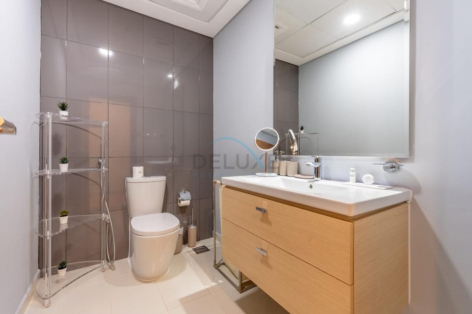Toilet, bidet