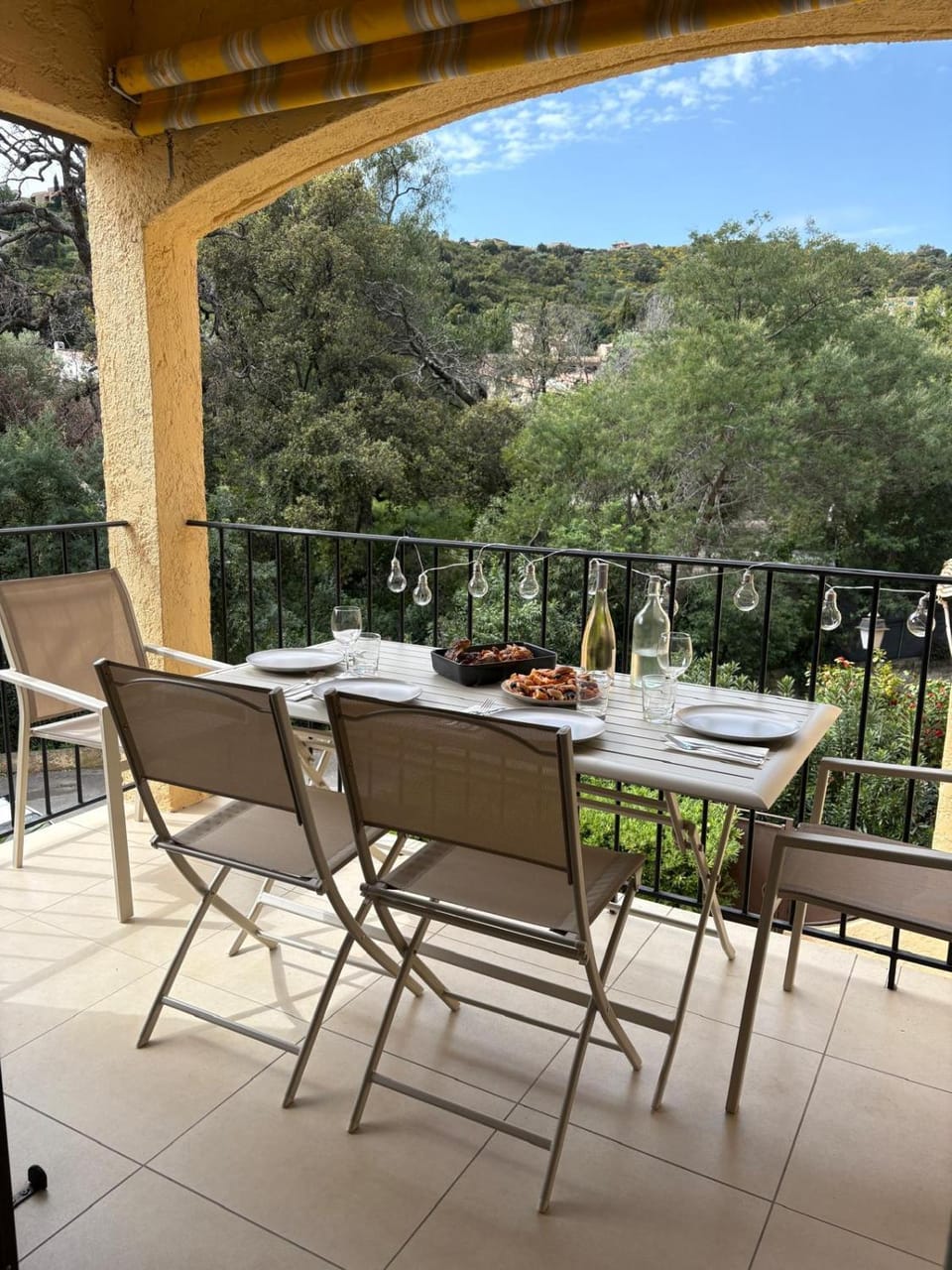 View (from property/room), Balcony/Terrace, Dining area