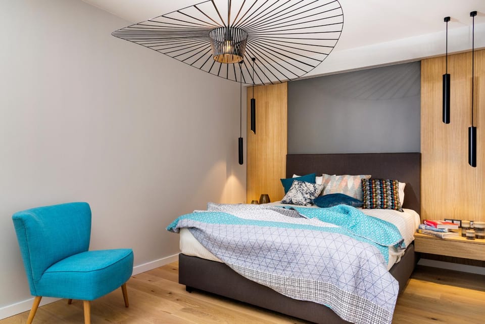Bed, Photo of the whole room, Seating area, Bedroom