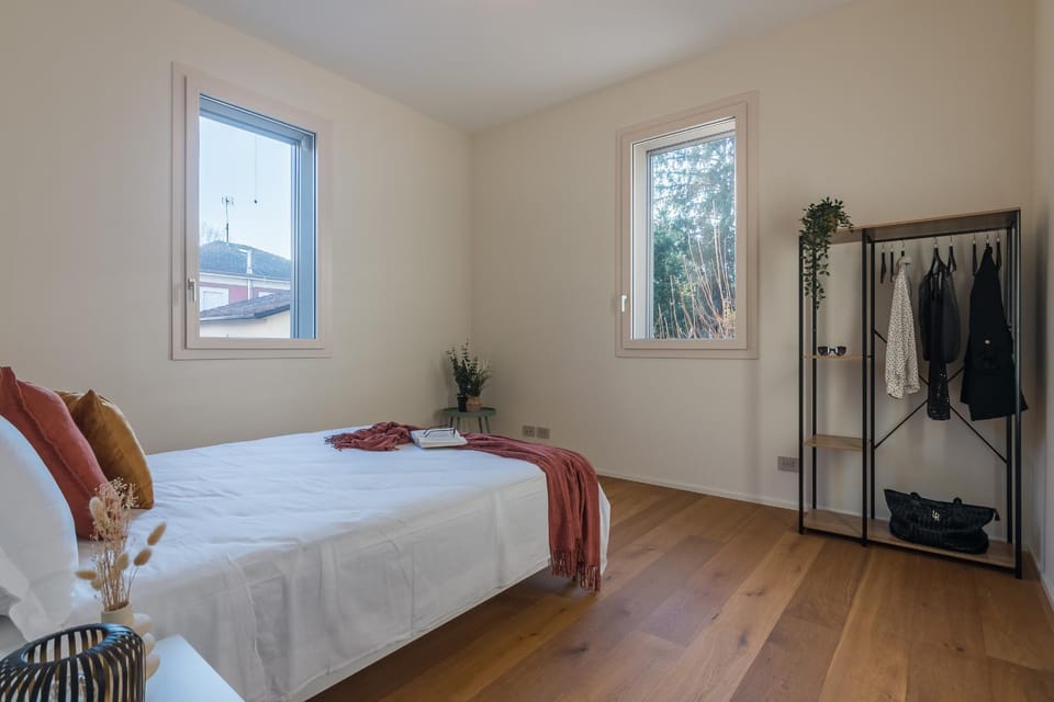 Spring, Bed, Day, Night, Winter, Summer, Photo of the whole room, Bedroom, Autumn, Seasons, heating, internet, soundproof, wardrobe, air conditioner