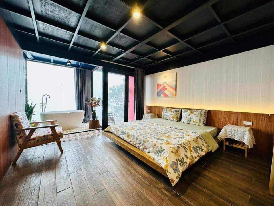 Bed, Living room, Photo of the whole room, Seating area, Bedroom