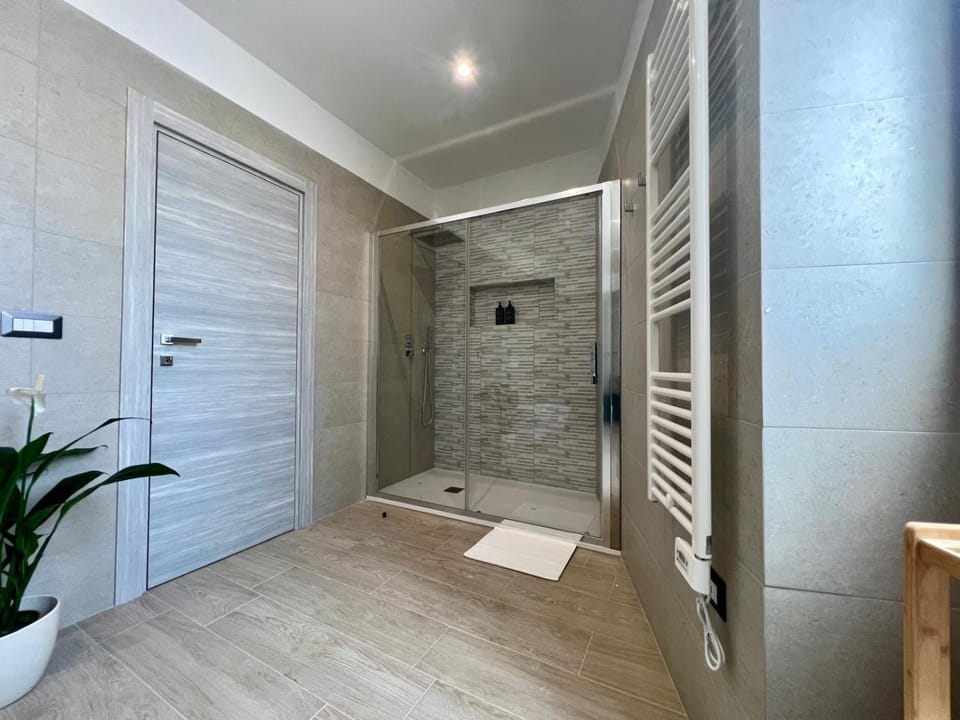 Shower, Bathroom, towels