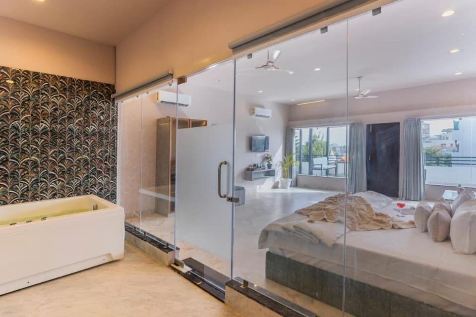 Hot Tub, Bath