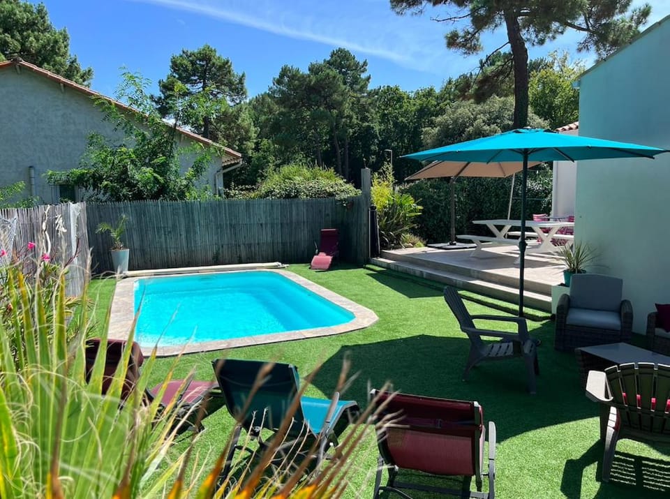 Patio, Spring, Day, Garden, Garden view, Pool view, Swimming pool, sunbed