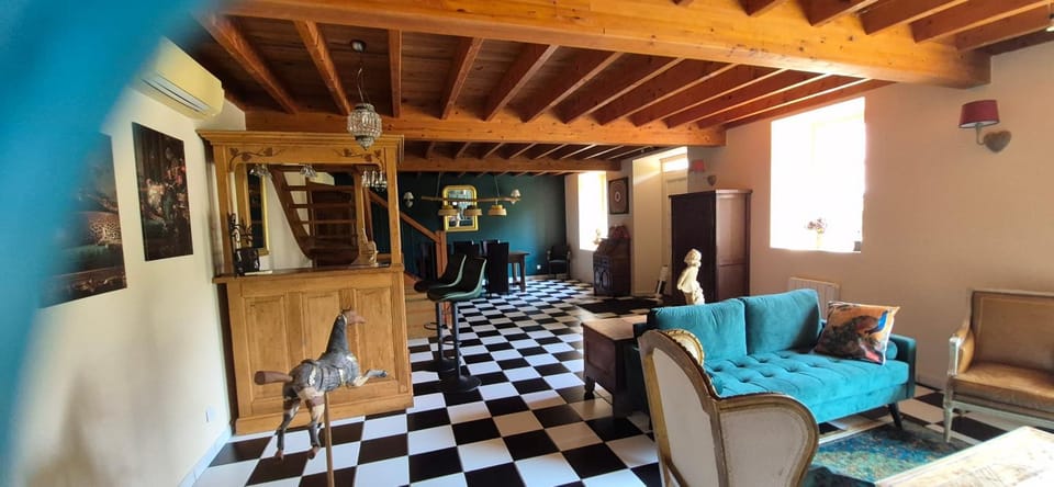 Seating area, Dining area