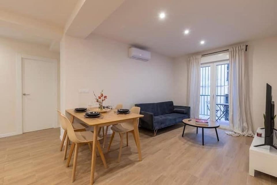 Living room, Dining area, air conditioner