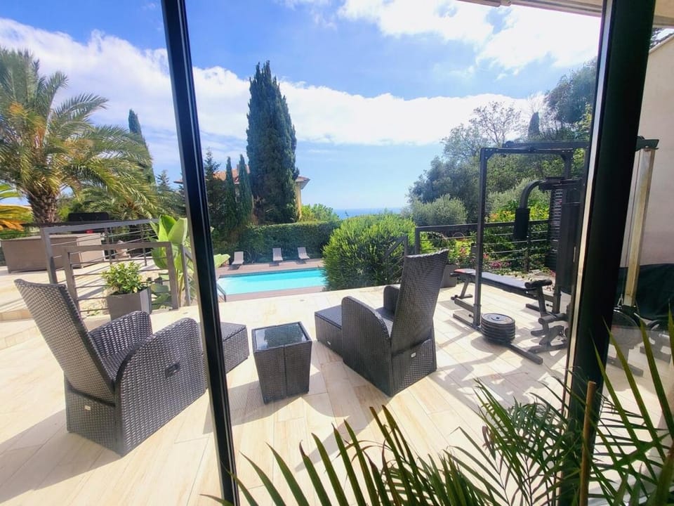 3 Bedrooms Apartment Villa with Private Garden and Pool House in Nice
