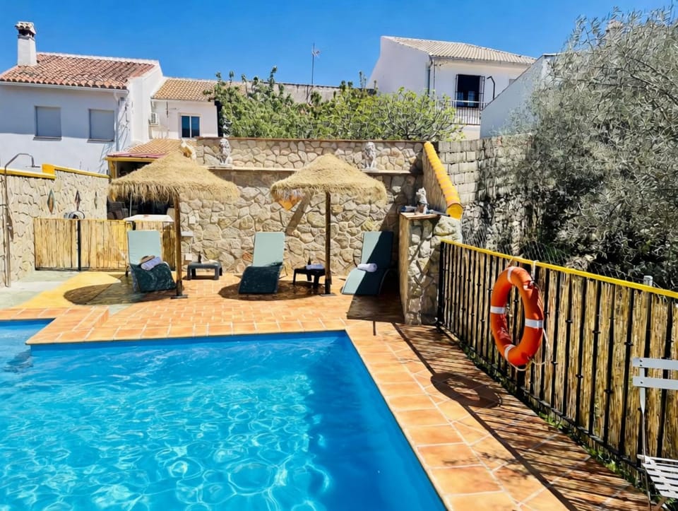 Swimming pool, sunbed