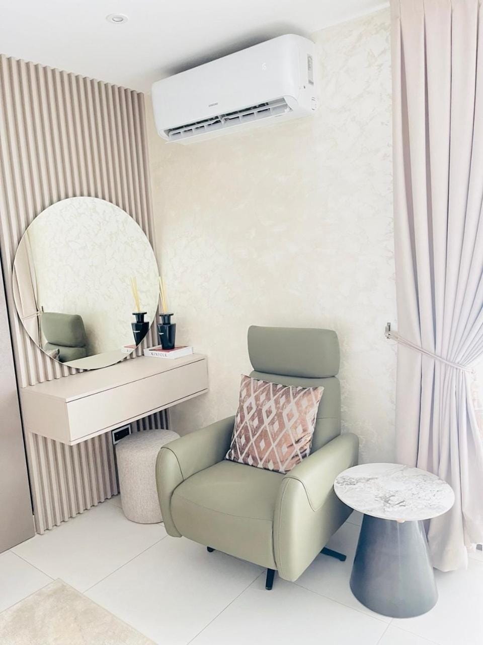 Seating area, air conditioner