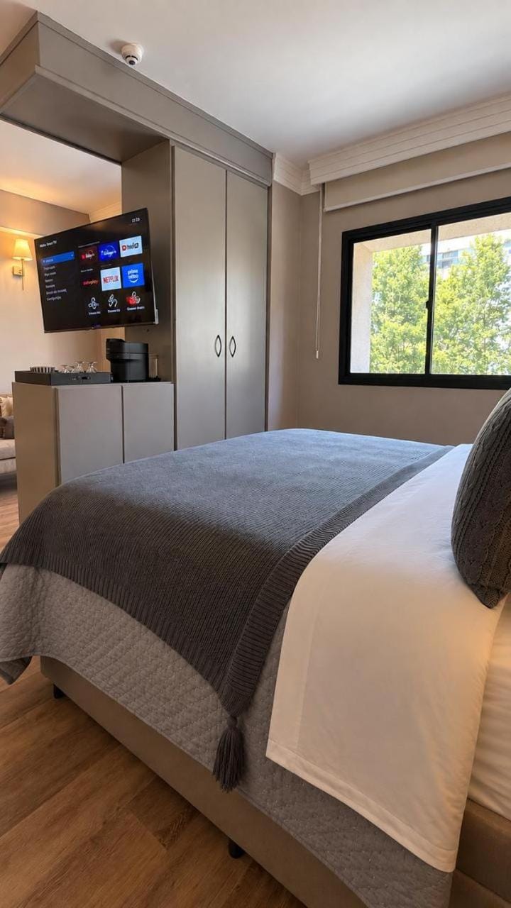 Quarto no Clarion Hotel 5 estrelas Itaim Conforto Apartment in Sao Paulo City