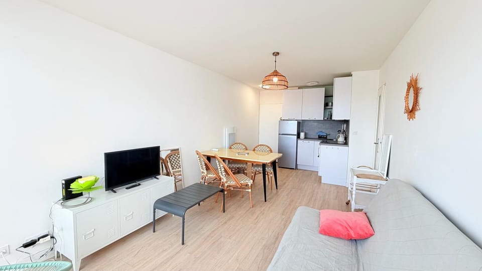 Living room, Dining area, kitchen