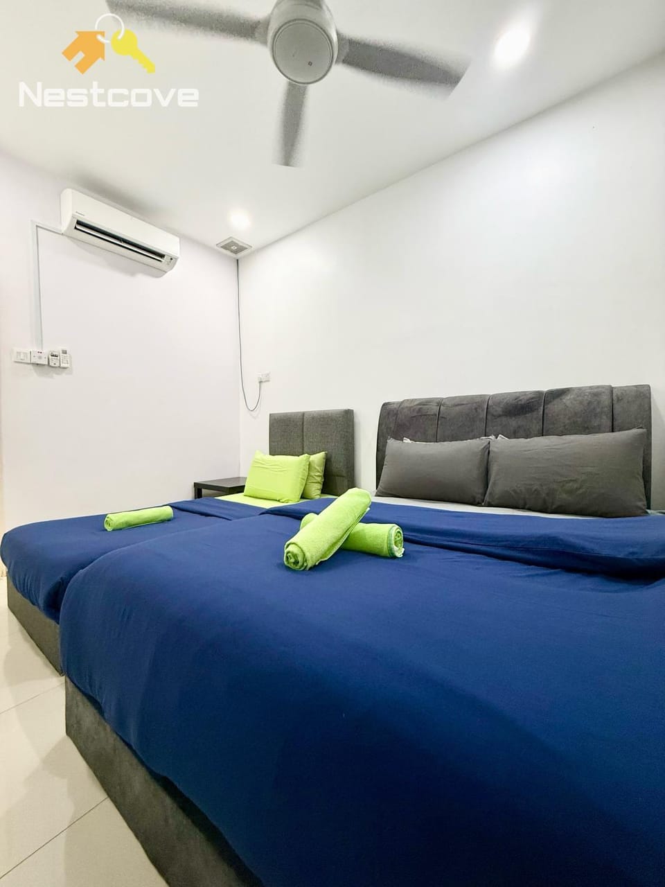 Bed, Photo of the whole room, Bedroom, fireplace, towels, air conditioner