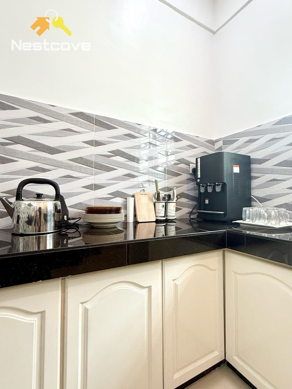 Property building, Coffee/tea facilities, Kitchen or kitchenette, Seating area, Parking, minibar, stove, toaster, kitchen