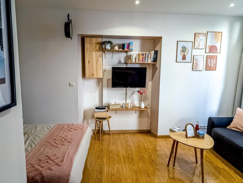 Living room, Seating area, heating, internet