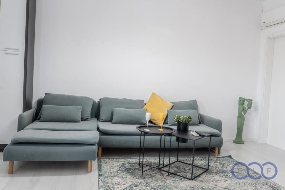 Living room, Seating area, Area and facilities, air conditioner