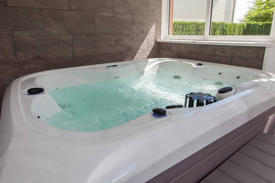 Luxurious Townhouse Edinburgh with Hot Tub House in Edinburgh