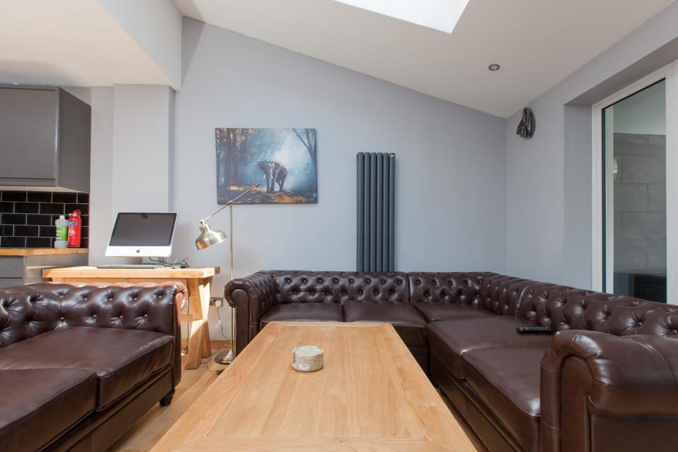 Luxurious Townhouse Edinburgh with Hot Tub House in Edinburgh