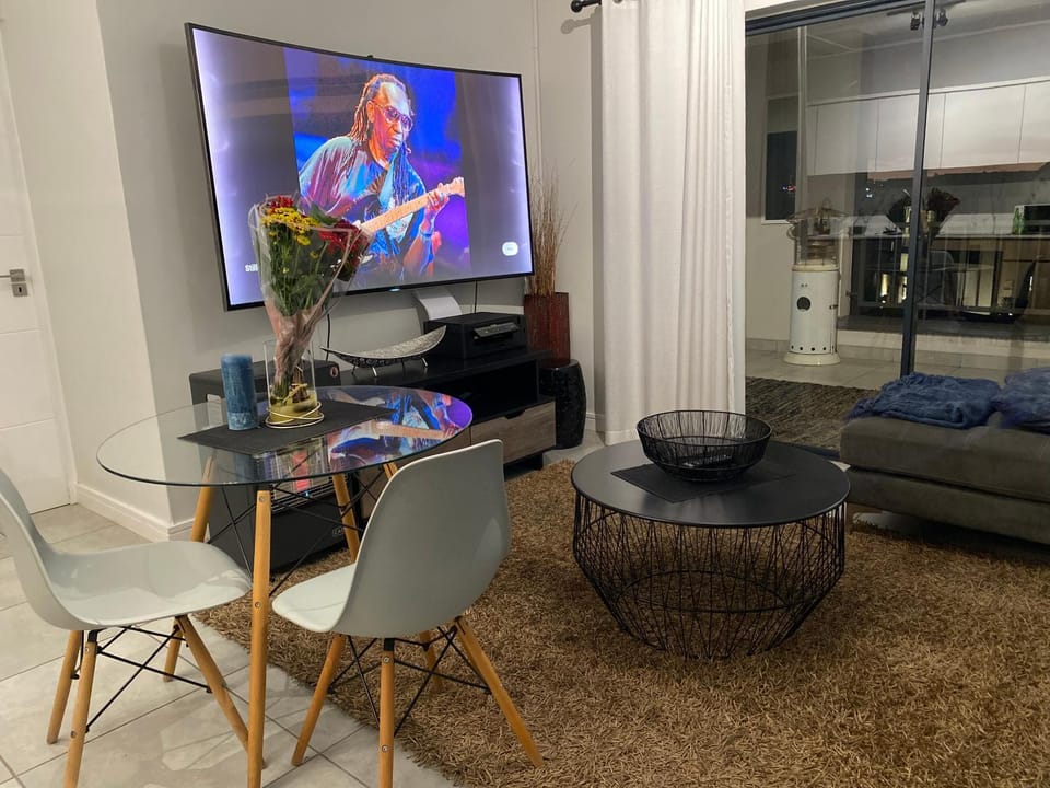 TV and multimedia, Living room, Dining area