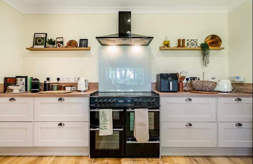 Kitchen or kitchenette, kitchen
