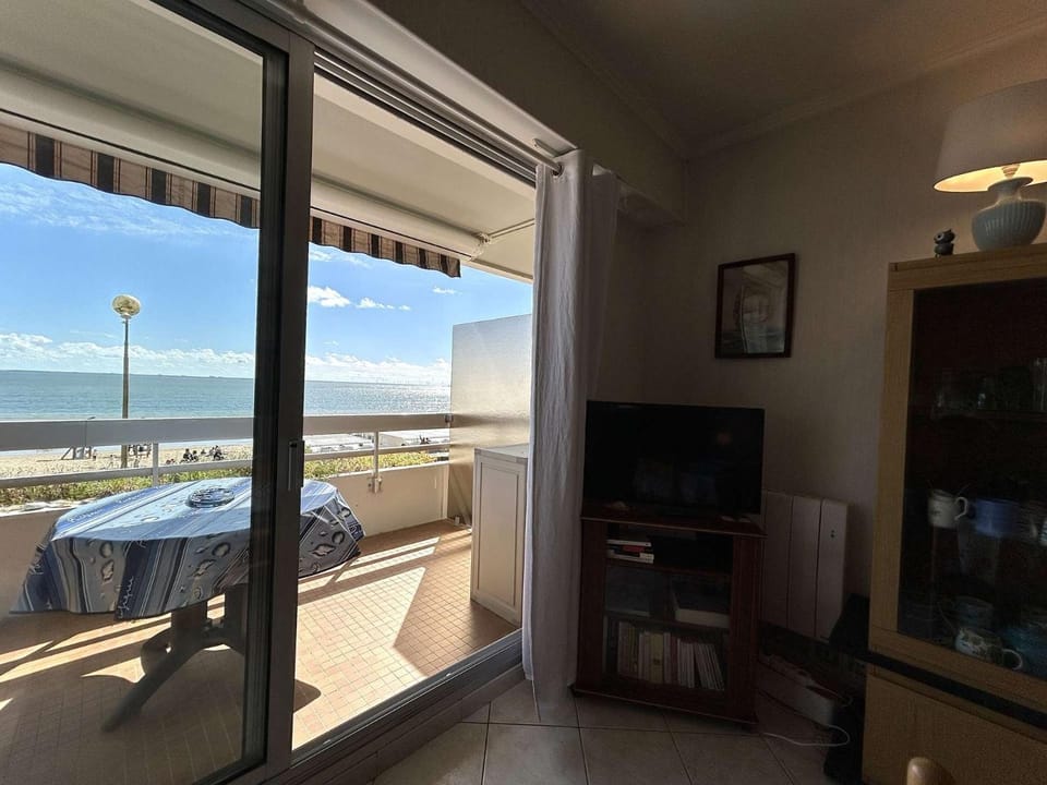 Living room, Sea view