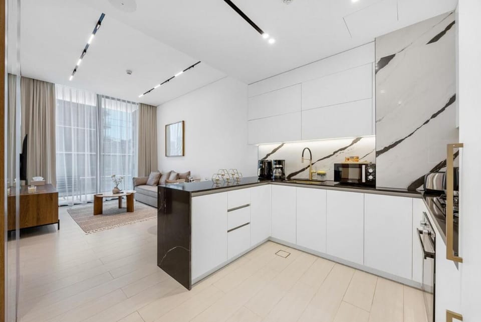 Kitchen or kitchenette, minibar, stove