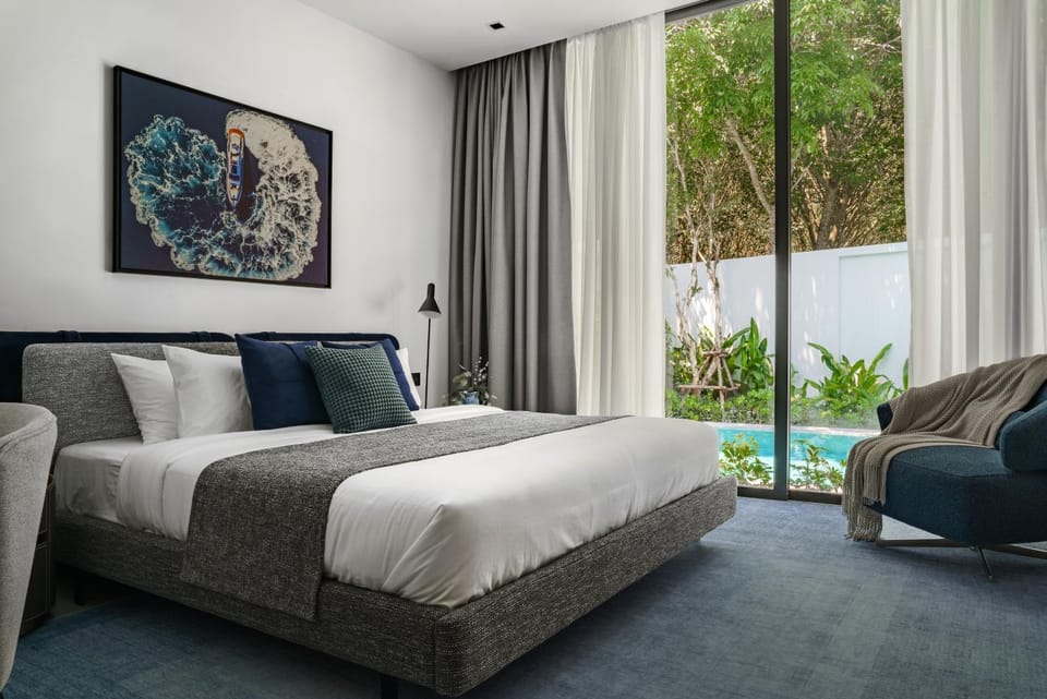 Bed, Bedroom, Pool view