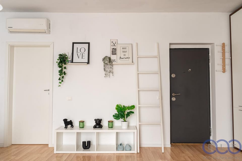 Living room, Decorative detail, wardrobe, air conditioner