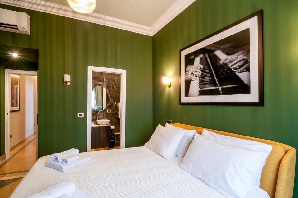 Bed, Bedroom, towels, air conditioner