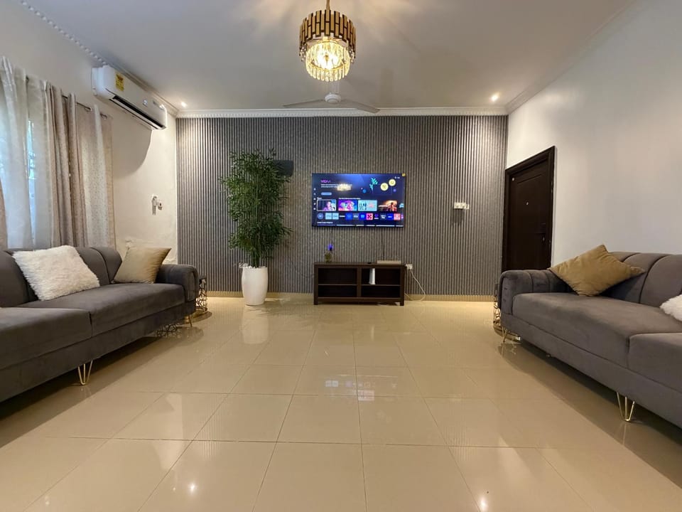 Communal lounge/ TV room, TV and multimedia, Living room