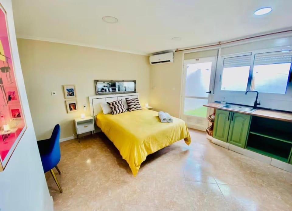 Room in Alicante with private bathroom and terrace Bed and Breakfast in Alicante