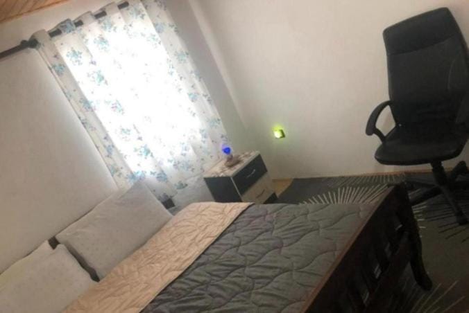 Bed, TV and multimedia, Living room, Photo of the whole room, Seating area, Bedroom, hair dresser