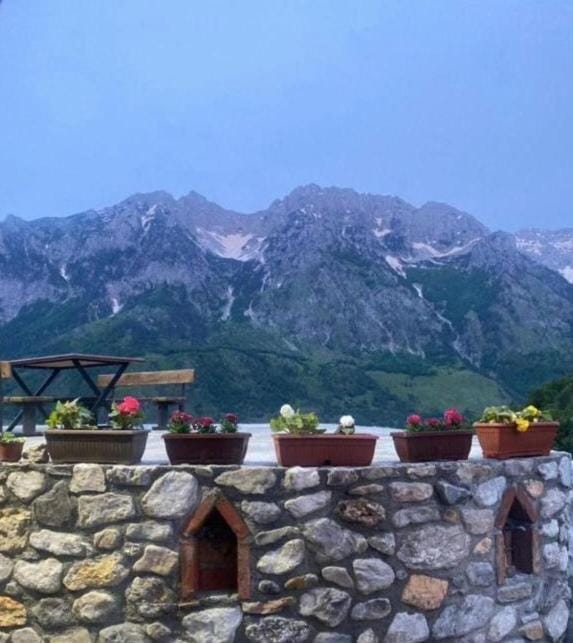 Nearby landmark, Day, Natural landscape, Landmark view, Mountain view