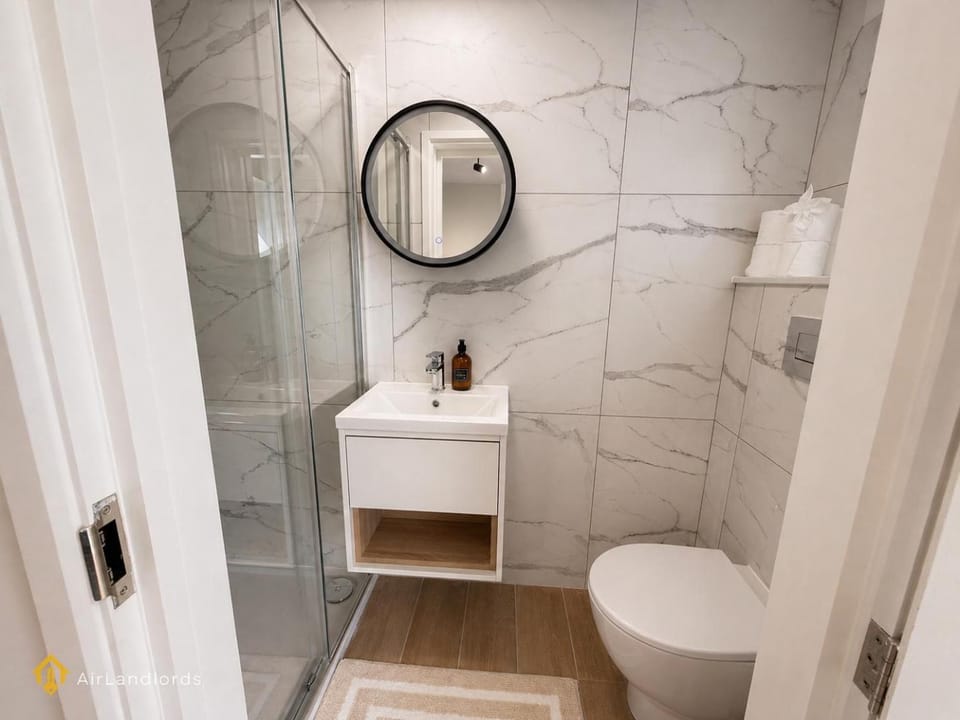 Unique Studio in the Heart of Hounslow! Apartment in Twickenham