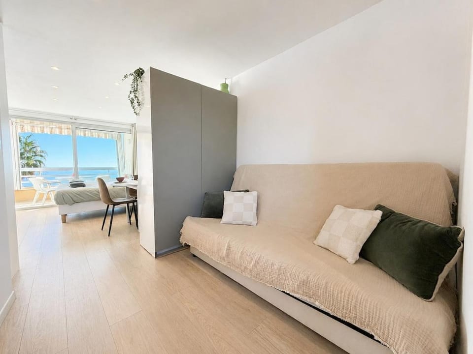 Seating area, Bedroom