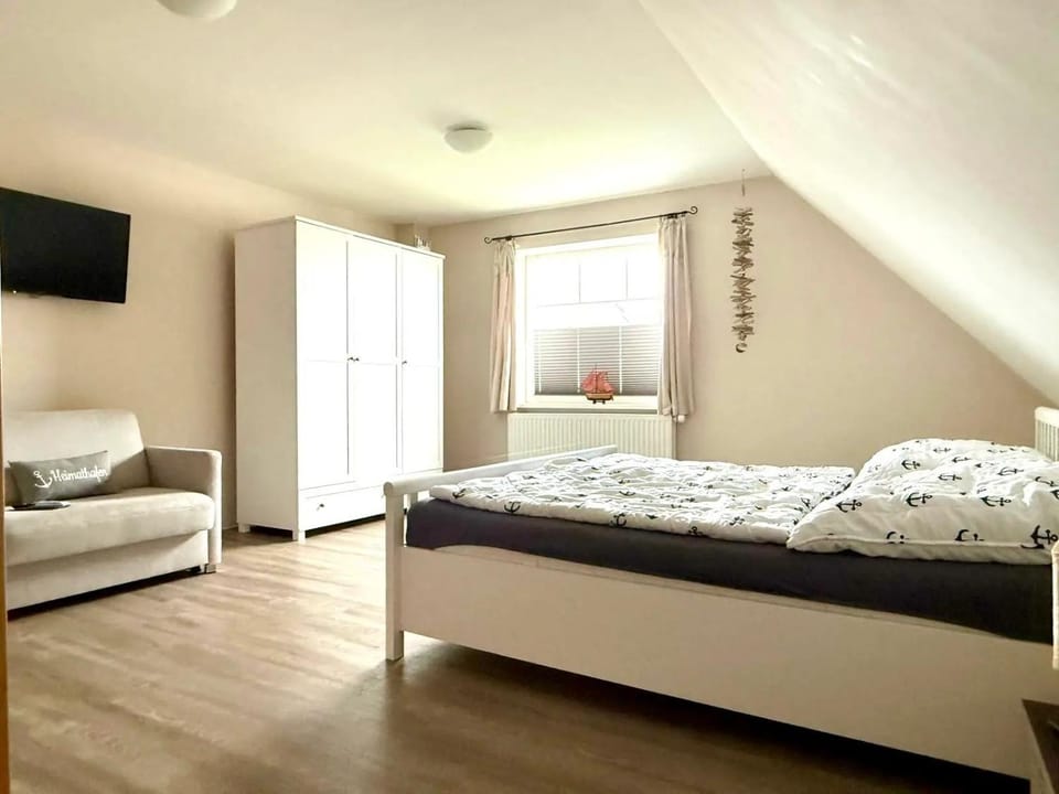 Property building, Living room, Bedroom
