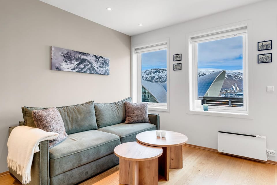 Amazing Skyline Views l Heart of Tromsø l Balcony Apartment in Tromso