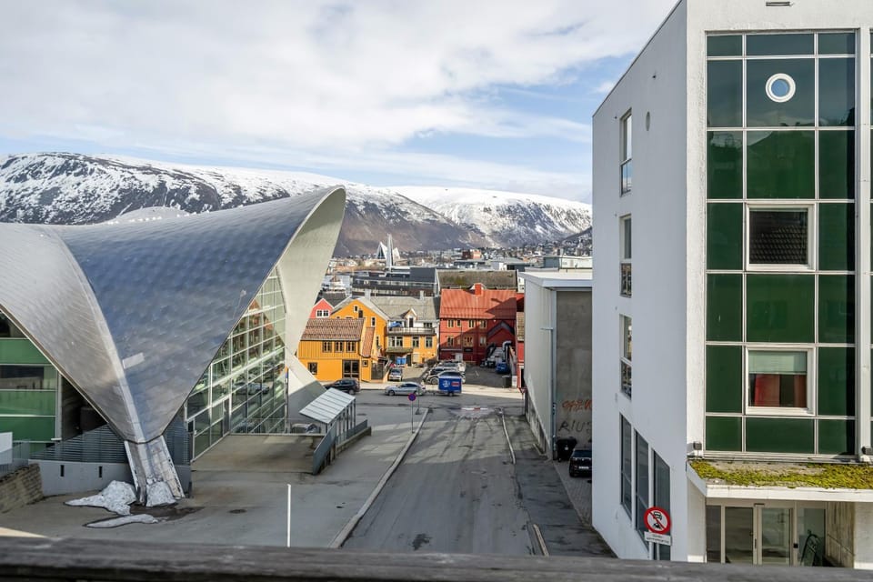 Amazing Skyline Views l Heart of Tromsø l Balcony Apartment in Tromso