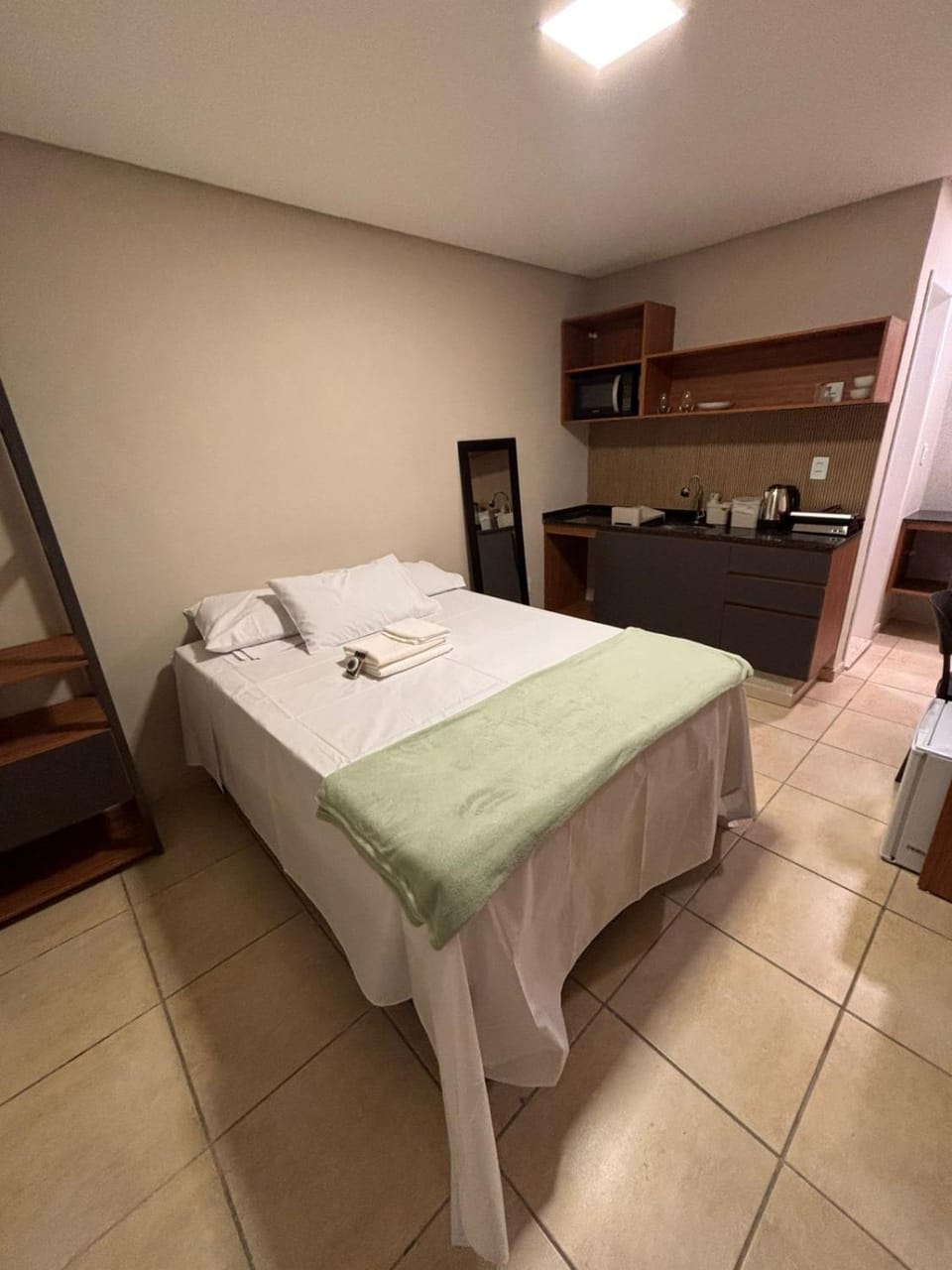 Bed, Kitchen or kitchenette, Photo of the whole room, Bedroom, towels