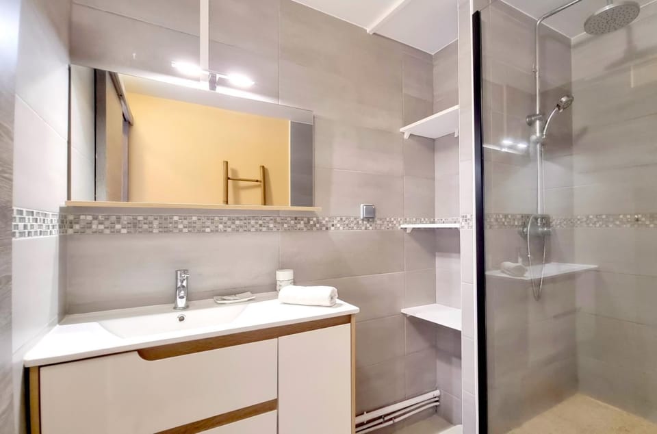 Shower, Bathroom