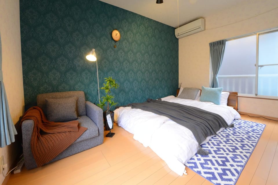Bed, Seating area, Bedroom