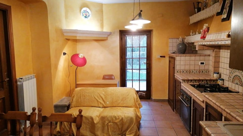 Bilocale con giardino LAGO DEL TURANO House in Lazio