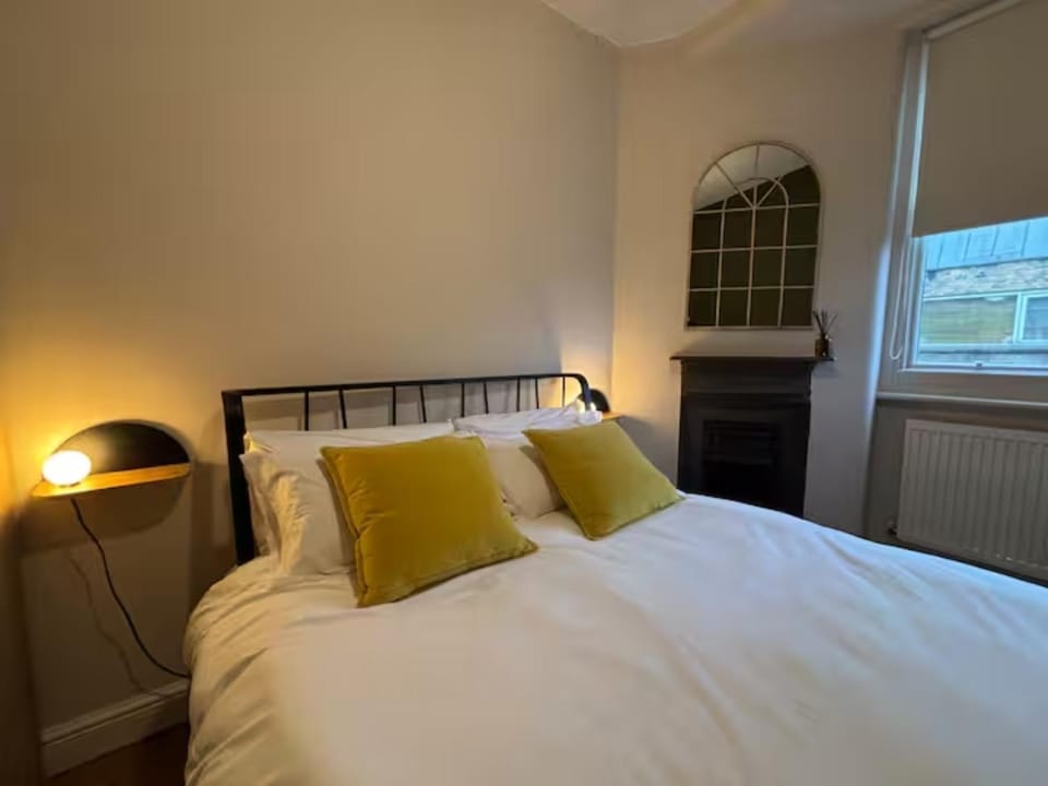 Bed, Bedroom, fireplace