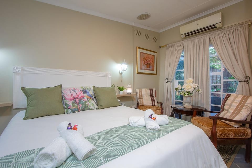 Bed, Seating area, Bedroom, towels