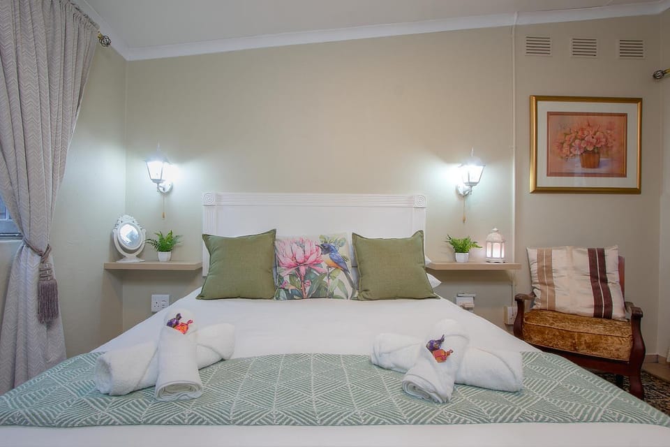 Shower, Toilet, Bed, BBQ facilities, Garden, Kitchen or kitchenette, Photo of the whole room, Pool view, Area and facilities, Swimming pool, internet, microwave, oven, stove, toaster, towels, wardrobe, air conditioner